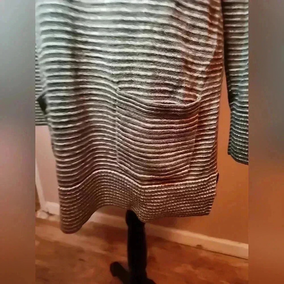 Eight Eight Eight Women's Striped Tunic Sweater EUC - Size Small/Medium (No Tag) - Picture 2 of 6